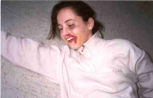 drle de passage  tabac qui fait sourire la victime !! A moins que Mryl ne soit Sado-Maso ?